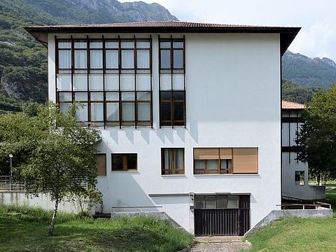 11. Scuola media: prospetto sud, foto G. Avon, 2022