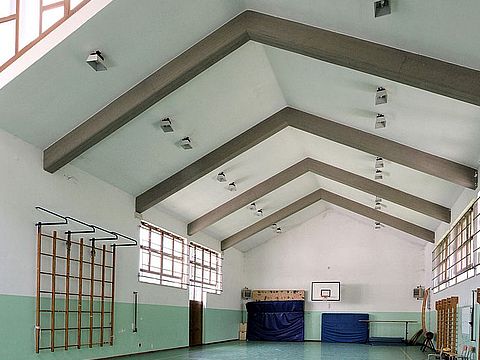 18. Scuola media: interno della palestra, foto G. Avon, 2022