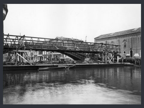 Ponte dell'Accademia, 1933 Fase di smontaggio del Ponte Neville