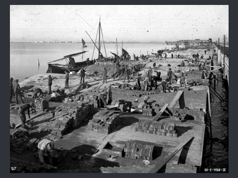 Ponte del Littorio o Ponte della Libertà, 1932-33. Ponte in fase di costruzione