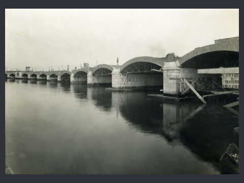 Ponte del Littorio o Ponte della Libertà, 1932-33. Ponte in fase di costruzione