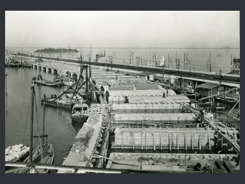 Ponte del Littorio o Ponte della Libertà, 1932-33. Ponte in fase di costruzione