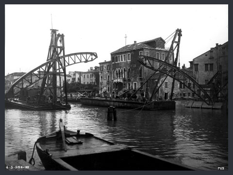 Ponte degli Scalzi, 1932-33. Montaggio della centina
