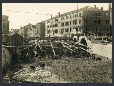 Rio Novo, 1932-33. Scavo del Rio Novo in prossimità dei "Tre Ponti"