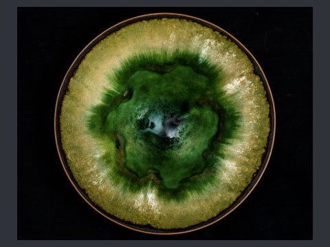 Colori. Ciotola in rame smaltato colato 1962 (foto di U. Ferro, 2016)