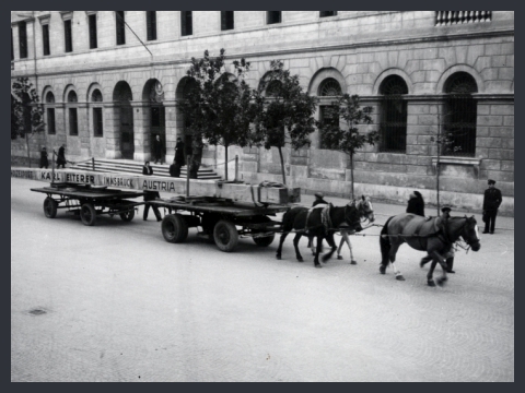 9. RicostruireTreviso. Trasporto travi per ricostruzione copertura Palazzo dei Trecento