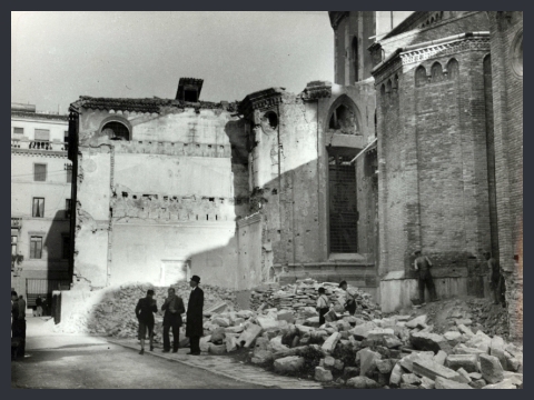 11. Ricostruire Vicenza. Duomo, restauro del prospetto laterale dopo i bombardamenti, 1945 post