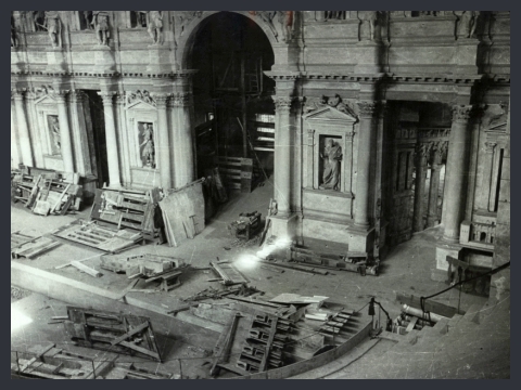 13. Prevenire Vicenza. Teatro Olimpico, smontaggio della scenografia lignea disegnata dallo Scamozzi