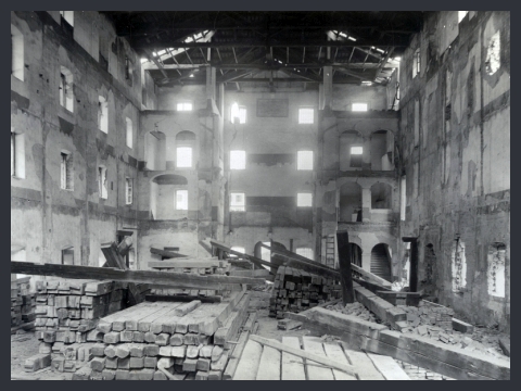 17. Ricostruire Treviso. S. Caterina, interno della chiesa durante i lavori di restauro, 1945 post