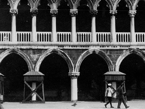 2. Protezioni del loggiato di Palazzo Ducale, 1940