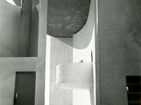 11. Notre-Dame du Haut di Le Corbusier a Ronchamp, 1955