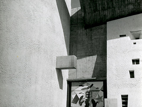12. Notre-Dame du Haut di Le Corbusier a Ronchamp, 1955
