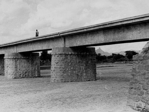 2. Ponte ferroviario sul Bogo Baracà in Eritrea, 1955