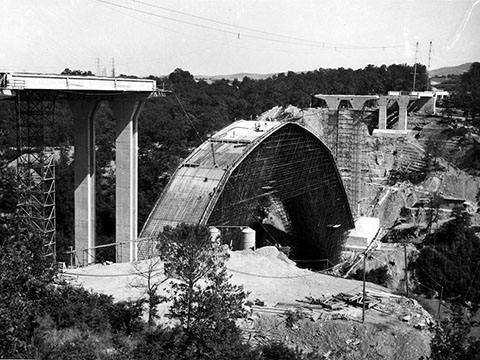 11. Ponti gemelli per l'autostrada A1 sull'Arno a Incisa (Firenze), 1962-1963