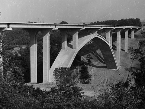 12. Ponti gemelli per l'autostrada A1 sull'Arno a Incisa (Firenze), 1962-1963