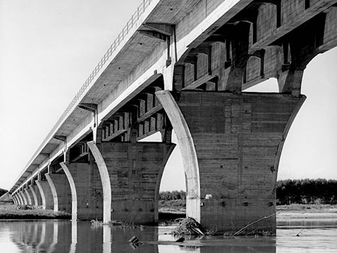 13. Ponte per la strada statale 211 sul Po a Pieve di Cairo (Pavia), 1962