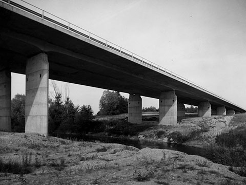 22. Ponte per l'autostrada Venezia-Trieste, sul Meduna, 1972