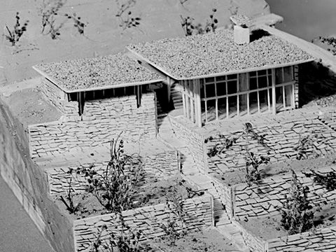 18. Il modello della villa, foto di Giorgio Casali, 1965