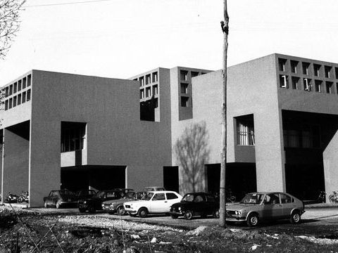 19. La soluzione d'angolo del liceo, s.d.