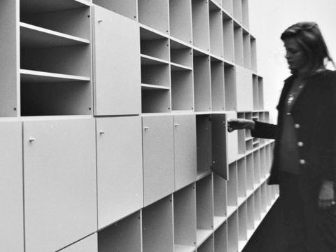 2. Libreria Pacco al Salone del Mobile di Milano, 1972 (foto G. Casali)
