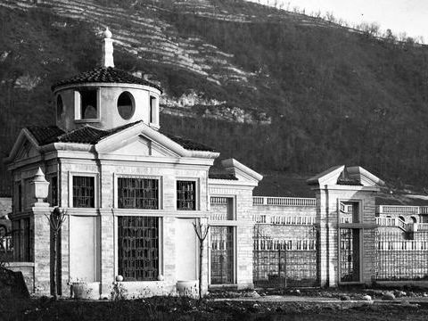 22. Veduta dei padiglioni d‘ingresso, villa “Alla Favorita”, ca. 1935