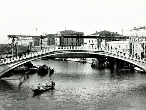 14. Ponte degli Scalzi in costruzione, 1934