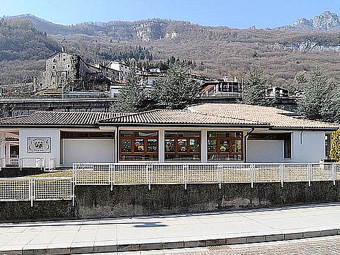 24. Scuola materna: ingresso, foto G. Avon, 2022