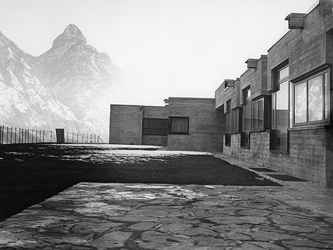3. Fotografia della scuola, 1976