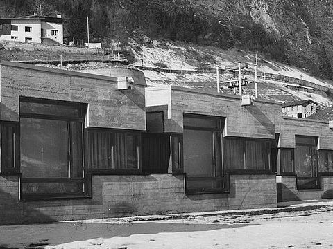 4. Fotografia della scuola, 1976