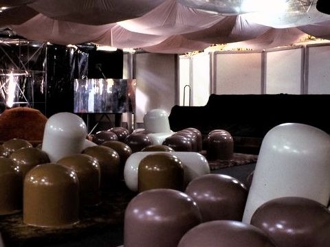 2. I sedili per gli spettatori e gli schermi per proiezioni, 1968