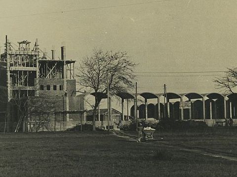 12. Il dormitorio in fase di costruzione, s.d.
