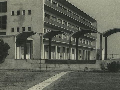 18. Dettaglio dei dormitori e in primo piano il portico, novembre 1946