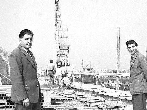 16. Immagini del cantiere per la costruzione della sede Olivetti a Milano
