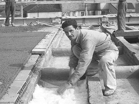 17. Immagini del cantiere per la costruzione della sede Olivetti a Milano