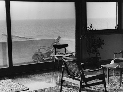 11. Soggiorno e vista del mare, 1962