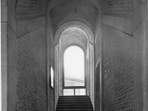 7. Serramento sulla finestra del vano scala