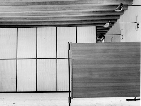 11. Sala capitolare: parete divisoria in pannelli prefabbricati 