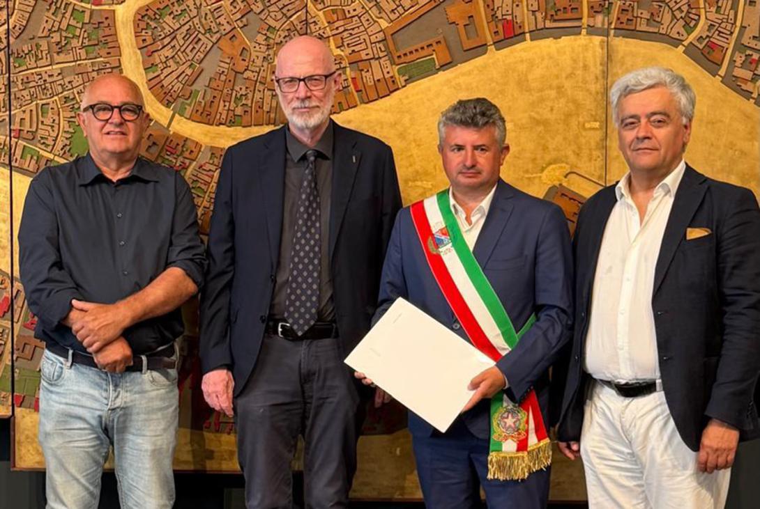 firma convenzione tra Rettore Iuav e Stefano Soldan sindaco del comune di Pieve di Soligo