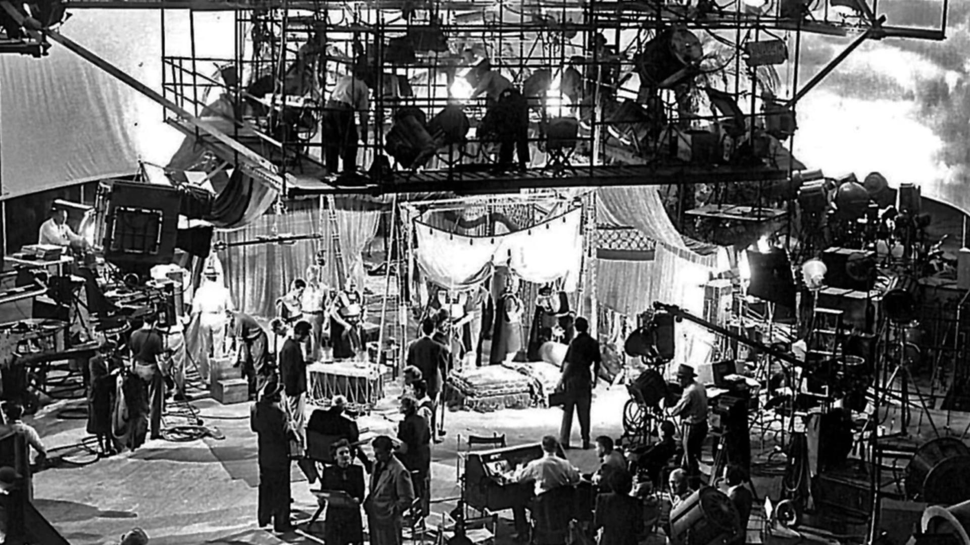 Sunset Boulevard (Viale del Tramonto), 1950; diretto da Billy Wilder (fotografia dal set)