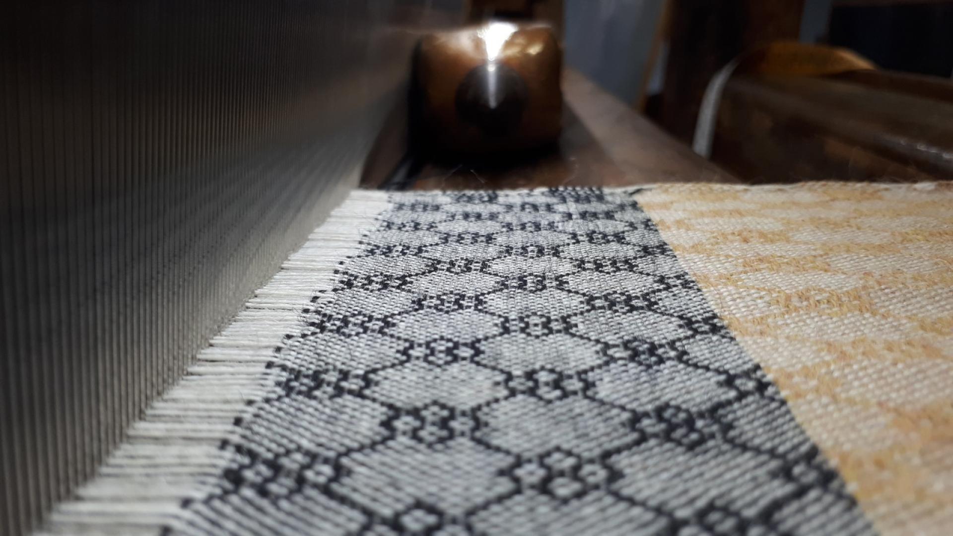 Weaving Wool Narratives